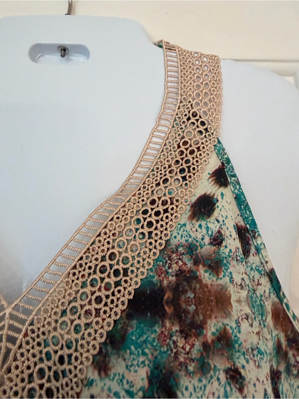 XL Sleeveless Tunic Top Teal Animal Print Crochet Trim NWOT - Picture 2 of 6